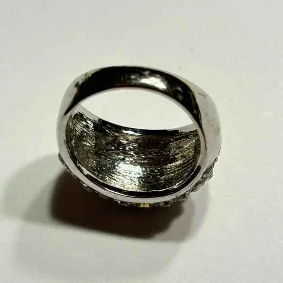 Vintage Y2K Silvertone cocktail ring covered in white rhinestones size 8.5 - Picture 4 of 6